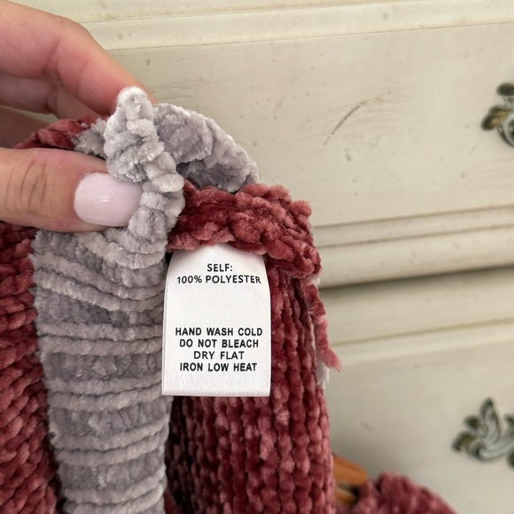 Vici Oversized Chenille Pocketed Sweater - Picture 4 of 4